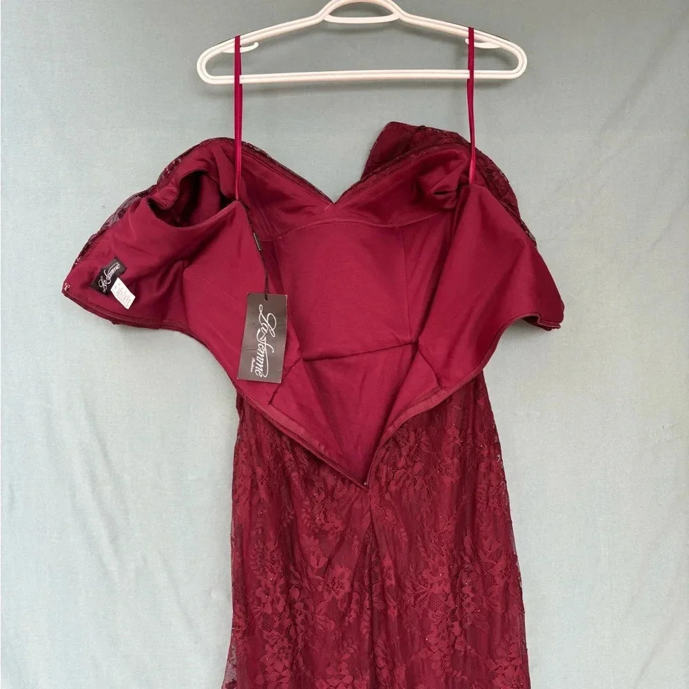 NWT La Femme sz 6 27982 Portrait Neck Lace Gown Burgundy Red Pleat Long Formal - Picture 2 of 9